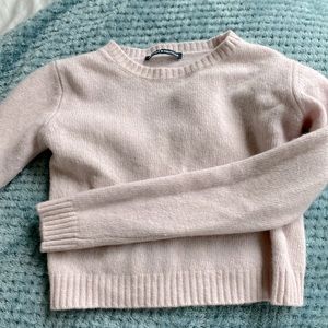 Brandy Melville cropped sweater 💕